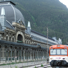 Ciudadanos exige al Gobierno central dejar de utilizar los “inaceptables trenes” que unen Zaragoza con Canfranc y Valencia Ciudadanos exige al Gobierno central dejar de utilizar los “inaceptables trenes” que unen Zaragoza con Canfranc y Valencia
