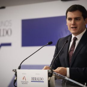 Albert Rivera: “España necesita una nueva etapa de reformas liberales y europeístas para no caer en populismos ni nacionalismos” Albert Rivera: “España necesita una nueva etapa de reformas liberales y europeístas para no caer en populismos ni nacionalismos”