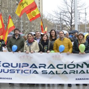 Ciudadanos Aragón apoya a Jusapol en la manifestación por la equiparación salarial de Policía Nacional y Guardia Civil Ciudadanos Aragón apoya a Jusapol en la manifestación por la equiparación salarial de Policía Nacional y Guardia Civil