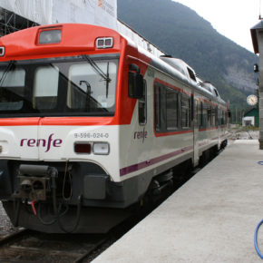Ciudadanos reclama al Gobierno mejoras en la línea de tren Zaragoza-Canfranc y que retire los trenes de la serie 596 Ciudadanos reclama al Gobierno mejoras en la línea de tren Zaragoza-Canfranc y que retire los trenes de la serie 596