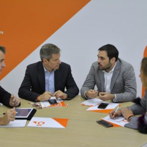 Pérez Calvo: “Cs ofrece un programa unitario, basado en la igualdad entre españoles, donde Aragón no sea rehén de los pactos con Bildu o Torra” Pérez Calvo: “Cs ofrece un programa unitario, basado en la igualdad entre españoles, donde Aragón no sea rehén de los pactos con Bildu o Torra”