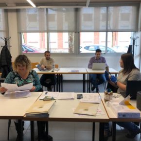 El programa municipal ‘Aislados, pero no solos’ suma 137 voluntarios que ayudan a 56 personas durante el confinamiento El programa municipal ‘Aislados, pero no solos’ suma 137 voluntarios que ayudan a 56 personas durante el confinamiento