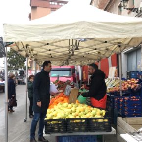 El mercado ambulante contará mañana con 61 puestos de alimentación y textil El mercado ambulante contará mañana con 61 puestos de alimentación y textil