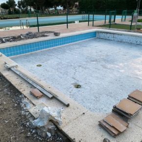 El Ayuntamiento de Farlete triplica los metros cuadrados de césped para la apertura de las piscinas este verano El Ayuntamiento de Farlete triplica los metros cuadrados de césped para la apertura de las piscinas este verano
