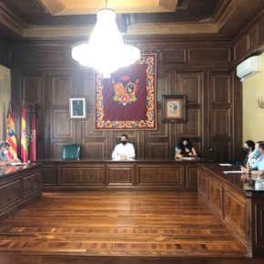 Los miembros del Pacto Local por el Empleo de Teruel se reúnen para poner en marcha las medidas para crear puestos de trabajo Los miembros del Pacto Local por el Empleo de Teruel se reúnen para poner en marcha las medidas para crear puestos de trabajo