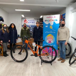 El Ayuntamiento de Teruel cede una bicicleta eléctrica al proyecto ‘Nuestro esfuerzo, tu sonrisa’ de la Asociación Martina es mi Ángel El Ayuntamiento de Teruel cede una bicicleta eléctrica al proyecto ‘Nuestro esfuerzo, tu sonrisa’ de la Asociación Martina es mi Ángel