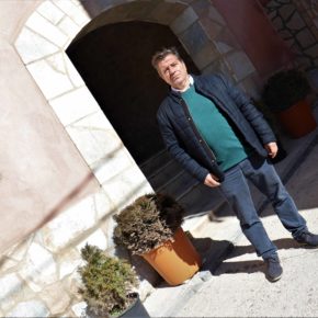El Ayuntamiento de Fuendetodos destina 12.000 euros en ayudas a los establecimientos del municipio afectados por la pandemia El Ayuntamiento de Fuendetodos destina 12.000 euros en ayudas a los establecimientos del municipio afectados por la pandemia