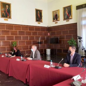 El concejal de Empresas y Autónomos participa en un encuentro con empresarios y científicos aragoneses sobre medidas para garantizar la calidad del aire en los establecimientos hosteleros El concejal de Empresas y Autónomos participa en un encuentro con empresarios y científicos aragoneses sobre medidas para garantizar la calidad del aire en los establecimientos hosteleros