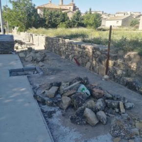 El Ayuntamiento de Fuendetodos habilita una zona de paseo en los accesos al municipio El Ayuntamiento de Fuendetodos habilita una zona de paseo en los accesos al municipio